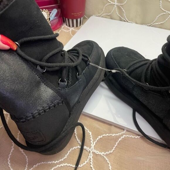 UGG boots, size 2‎ - Picture 8 of 15